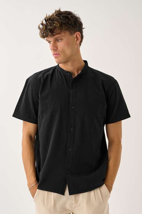 Siyah Erkek Yazlık Hakim Yaka Kısa Kol Düğmeli Rahat Kalıp %100 Pamuk Gömlek E212