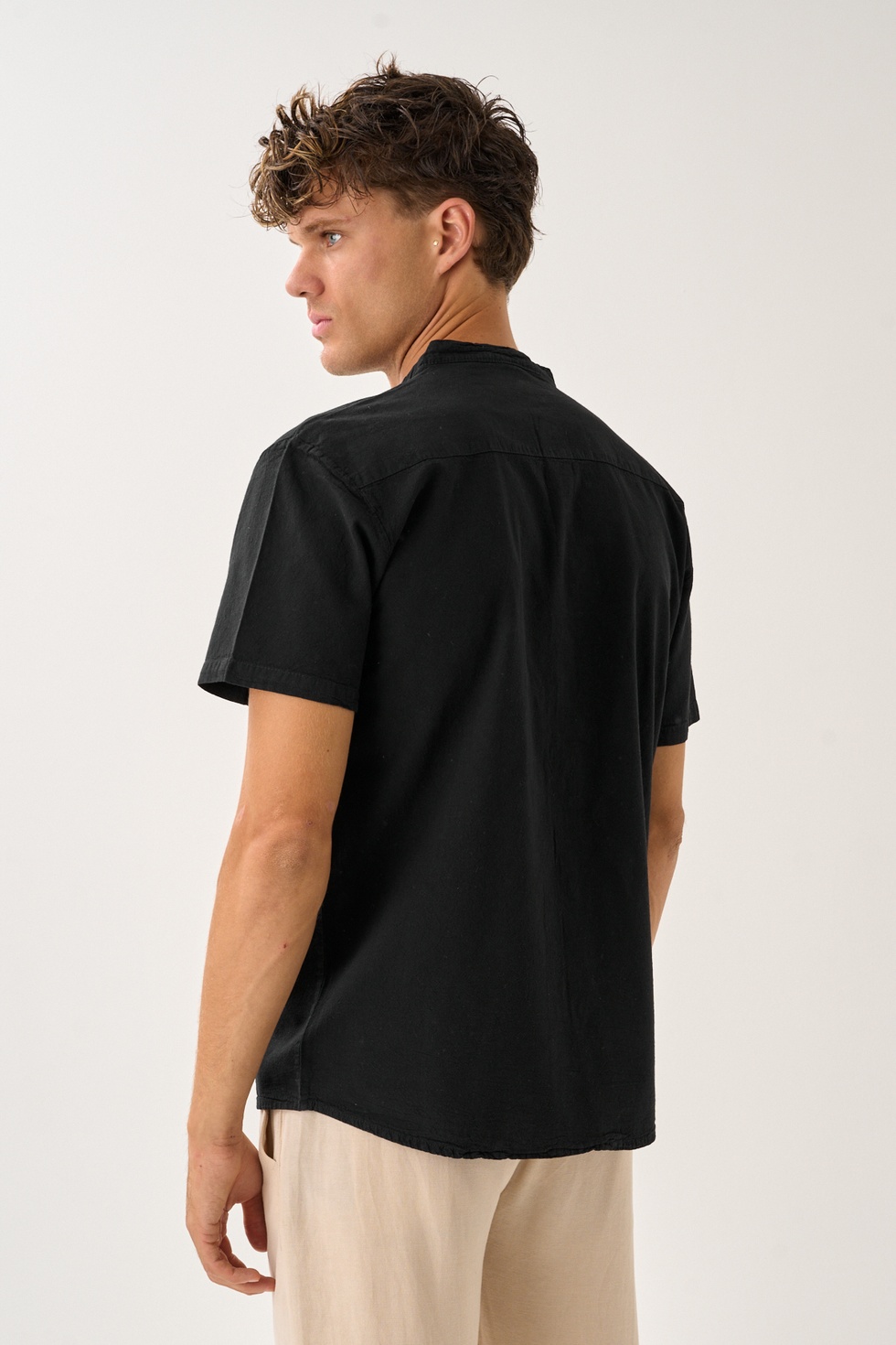 Erkek Yazlık Hakim Yaka Kısa Kol Düğmeli Rahat Kalıp %100 Pamuk Gömlek