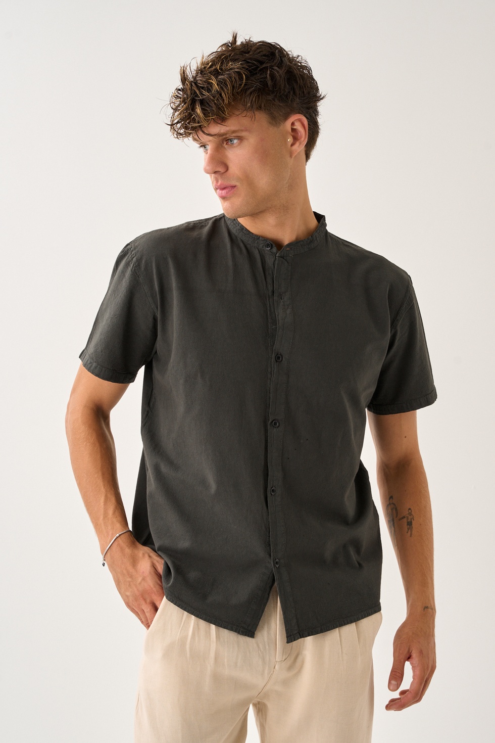 Erkek Yazlık Hakim Yaka Kısa Kol Düğmeli Rahat Kalıp %100 Pamuk Gömlek