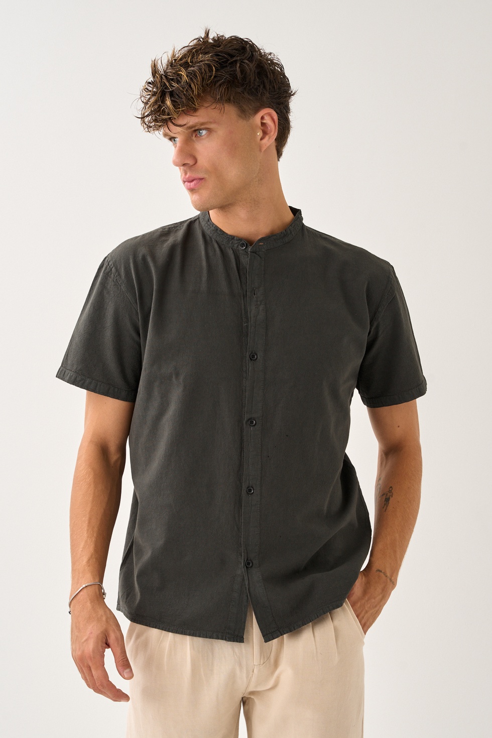 Erkek Yazlık Hakim Yaka Kısa Kol Düğmeli Rahat Kalıp %100 Pamuk Gömlek