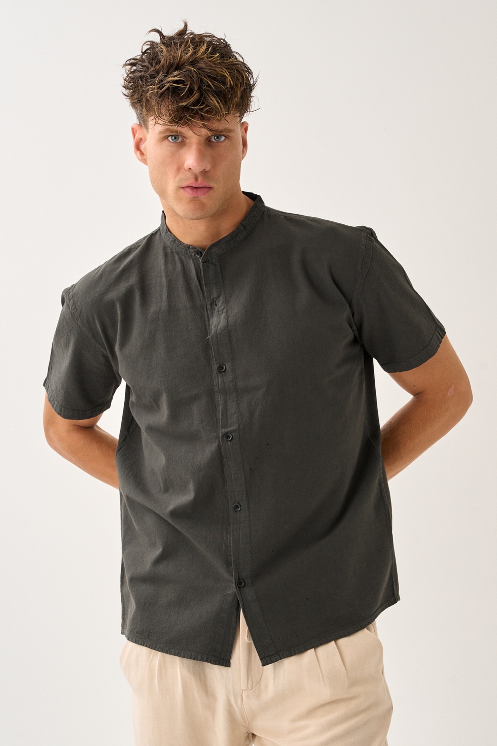 Erkek Yazlık Hakim Yaka Kısa Kol Düğmeli Rahat Kalıp %100 Pamuk Gömlek