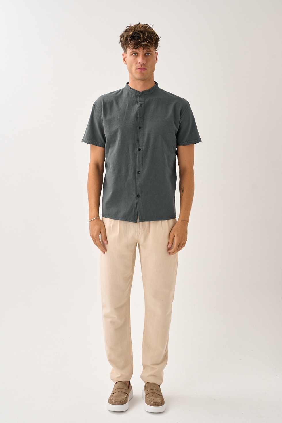 Erkek Yazlık Hakim Yaka Kısa Kol Düğmeli Rahat Kalıp %100 Pamuk Gömlek