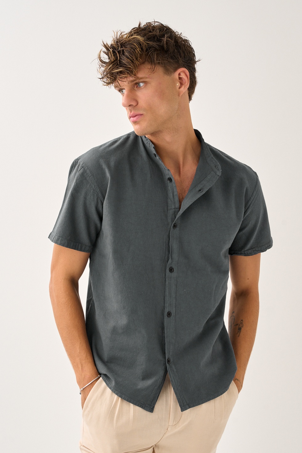 Erkek Yazlık Hakim Yaka Kısa Kol Düğmeli Rahat Kalıp %100 Pamuk Gömlek