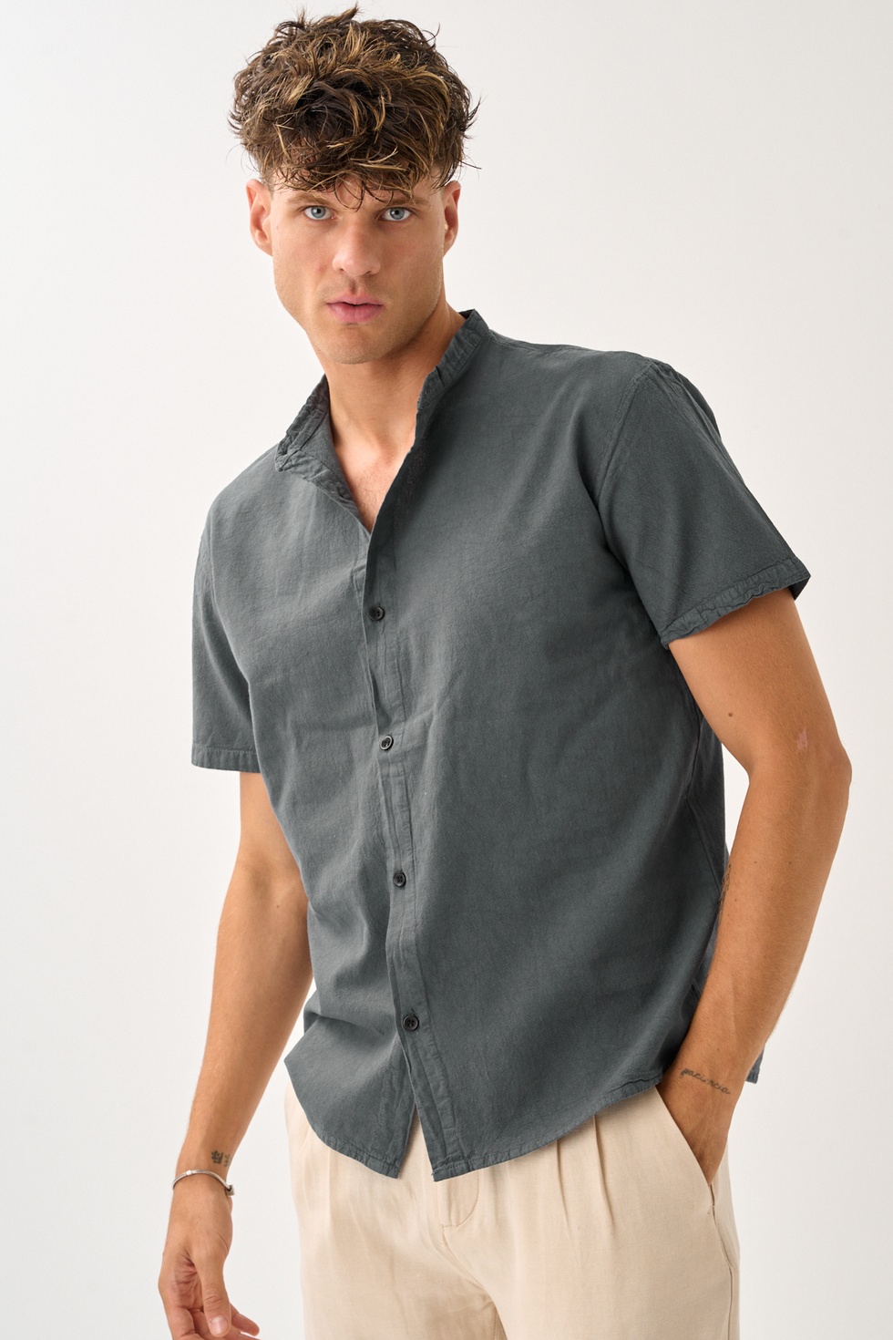 Erkek Yazlık Hakim Yaka Kısa Kol Düğmeli Rahat Kalıp %100 Pamuk Gömlek