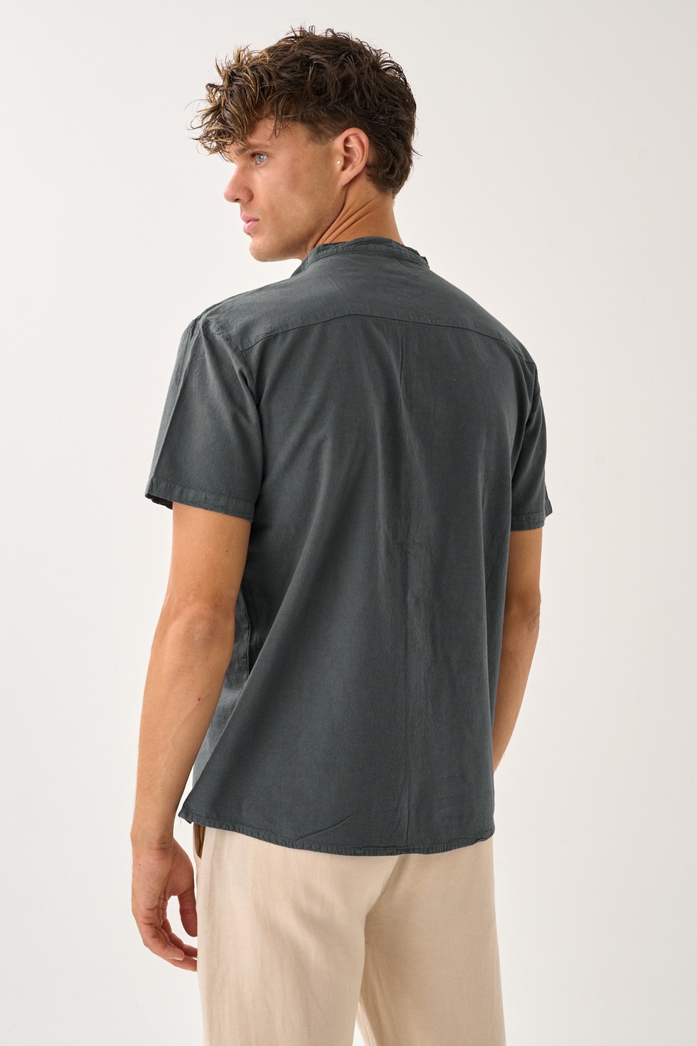 Erkek Yazlık Hakim Yaka Kısa Kol Düğmeli Rahat Kalıp %100 Pamuk Gömlek