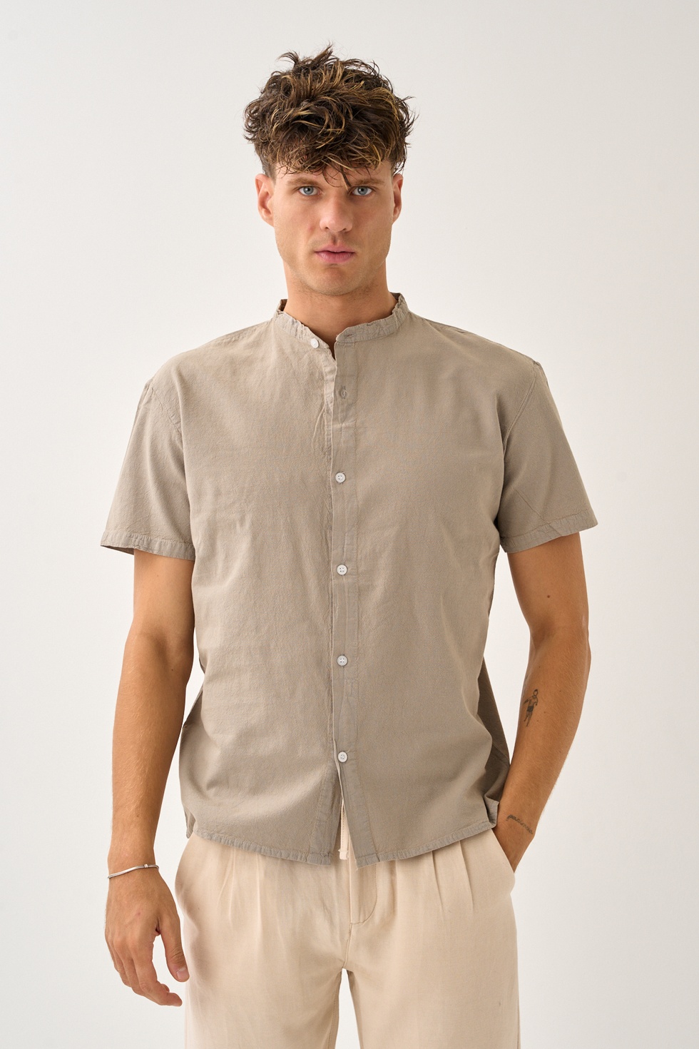 Erkek Yazlık Hakim Yaka Kısa Kol Düğmeli Rahat Kalıp %100 Pamuk Gömlek
