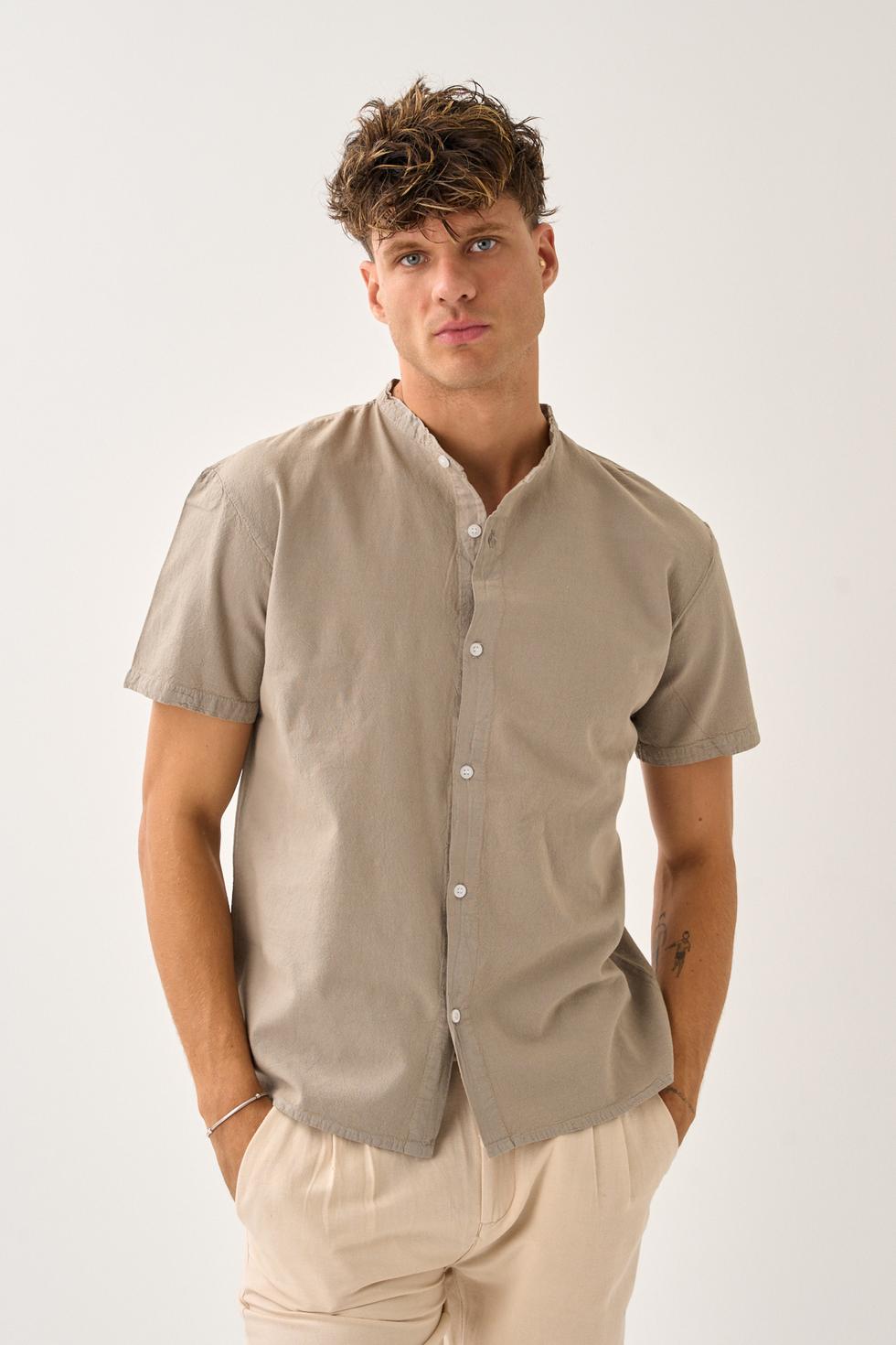 Erkek Yazlık Hakim Yaka Kısa Kol Düğmeli Rahat Kalıp %100 Pamuk Gömlek