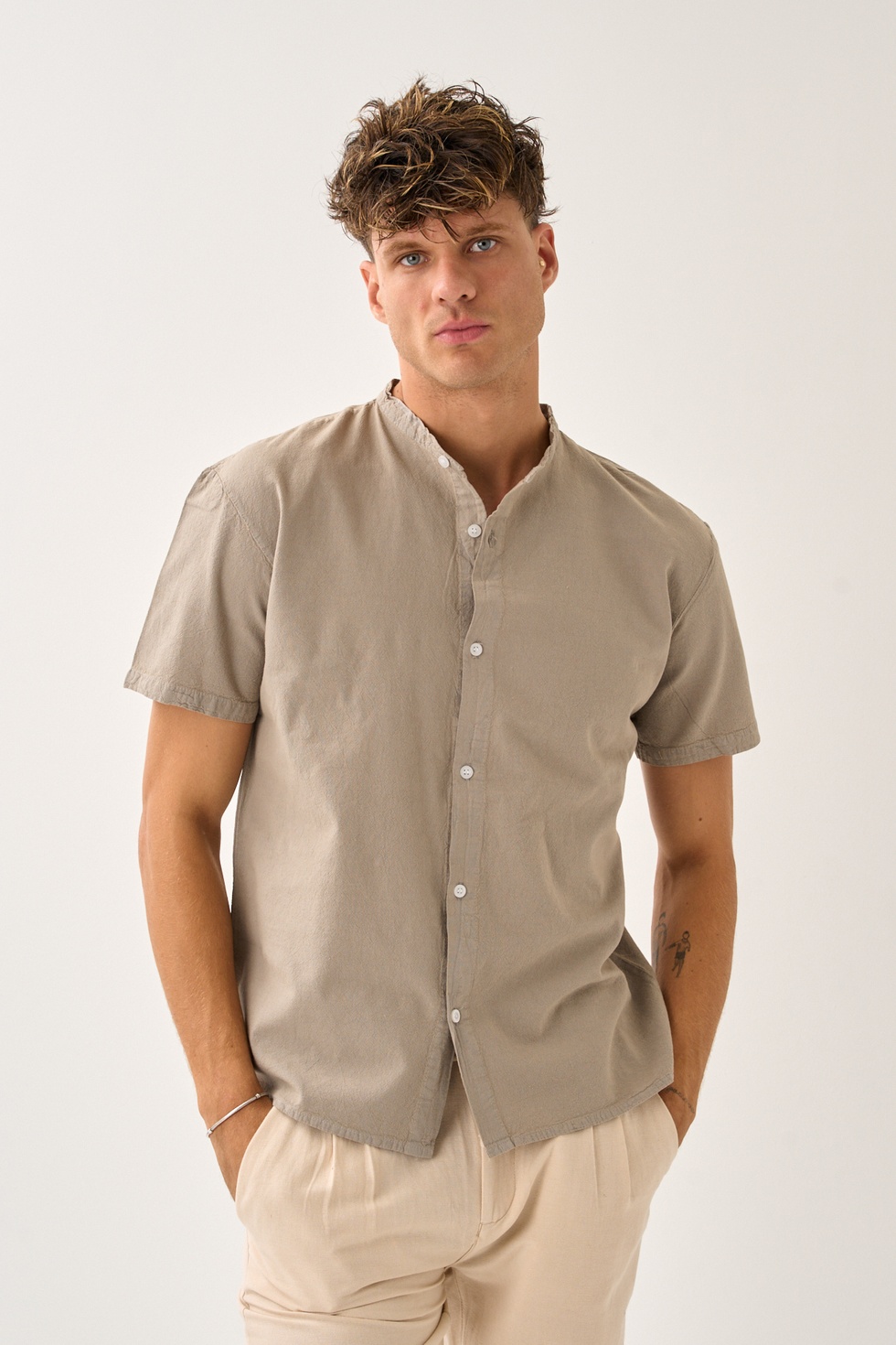Erkek Yazlık Hakim Yaka Kısa Kol Düğmeli Rahat Kalıp %100 Pamuk Gömlek