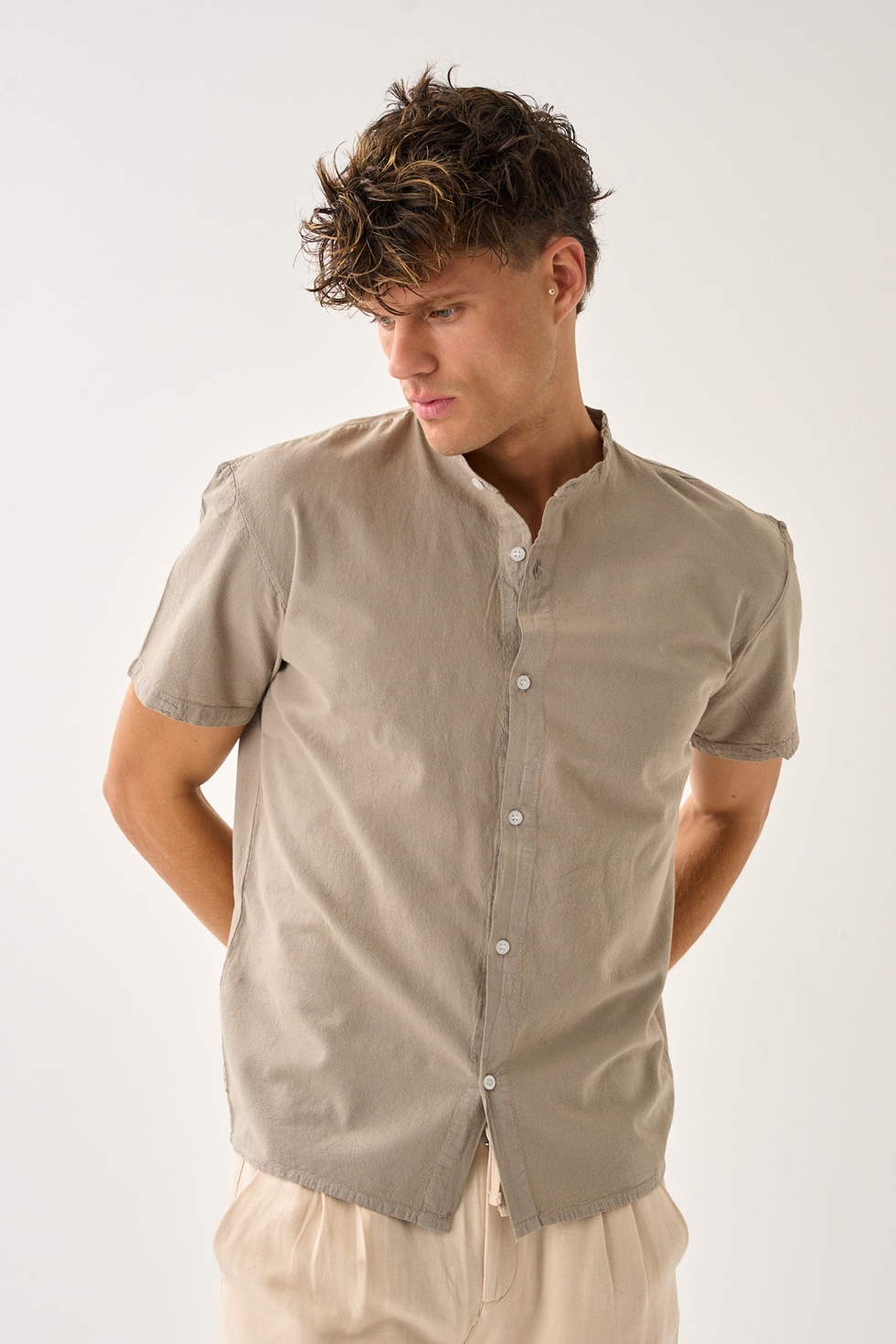 Erkek Yazlık Hakim Yaka Kısa Kol Düğmeli Rahat Kalıp %100 Pamuk Gömlek