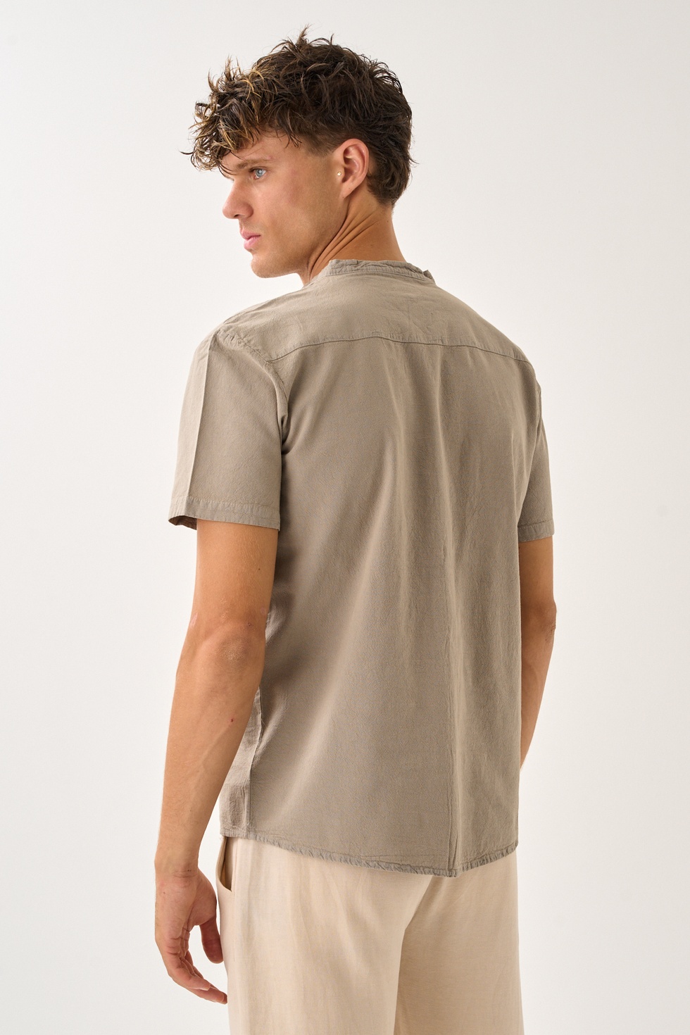 Erkek Yazlık Hakim Yaka Kısa Kol Düğmeli Rahat Kalıp %100 Pamuk Gömlek