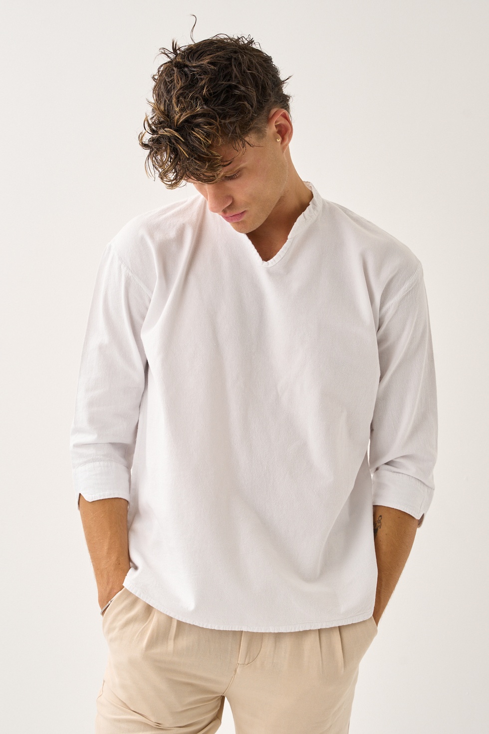 Erkek Fakir Kol V Yaka Rahat Kalıp %100 Pamuk Gömlek