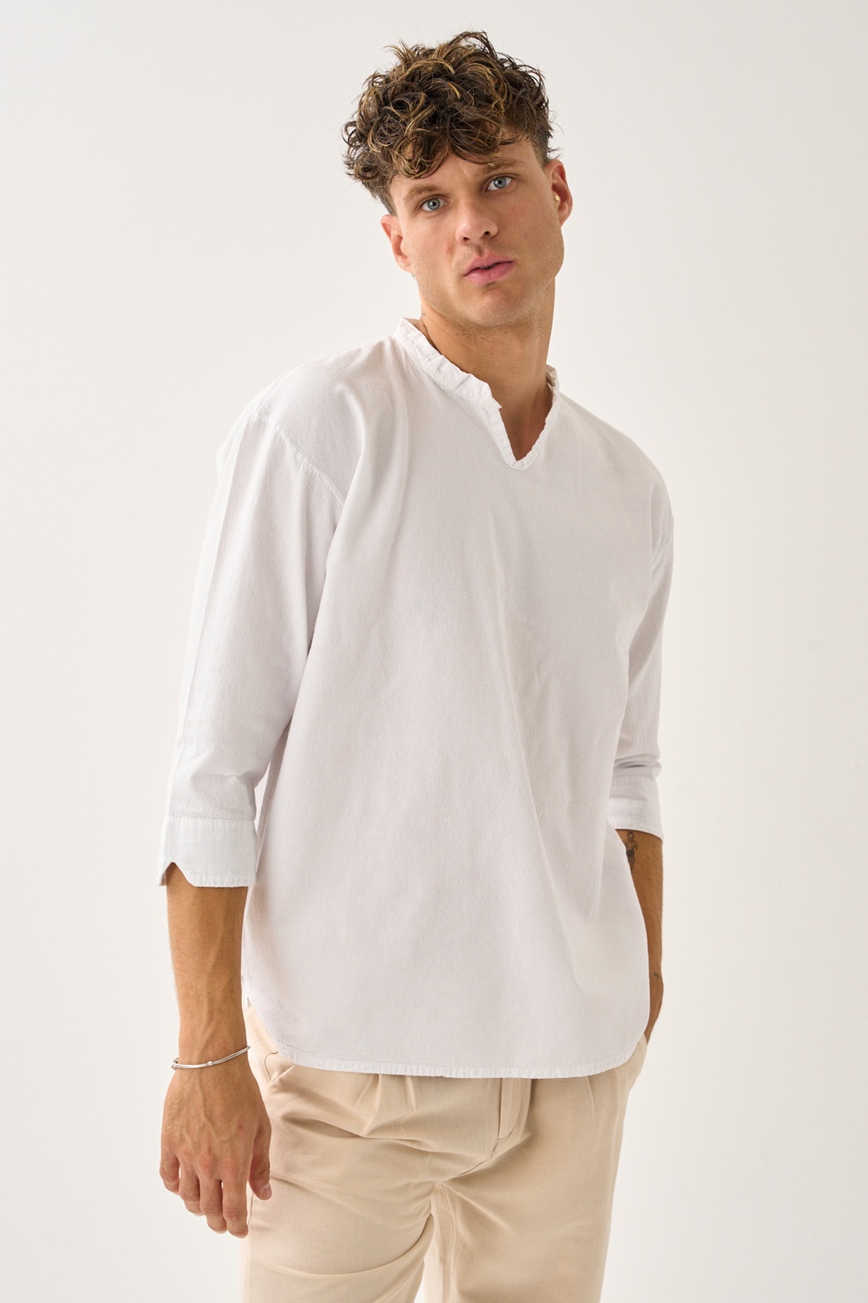 Erkek Fakir Kol V Yaka Rahat Kalıp %100 Pamuk Gömlek