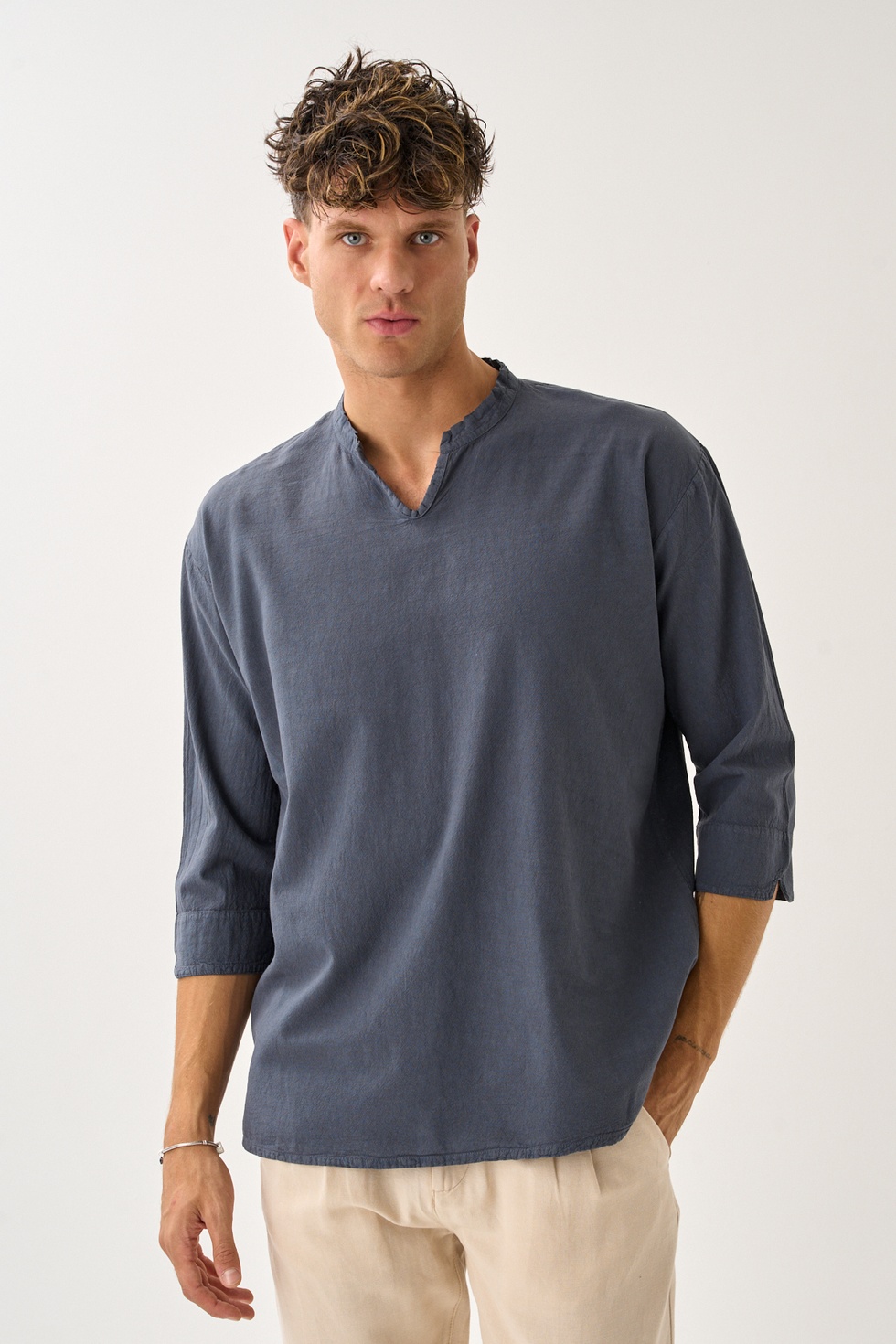 Erkek Fakir Kol V Yaka Rahat Kalıp %100 Pamuk Gömlek