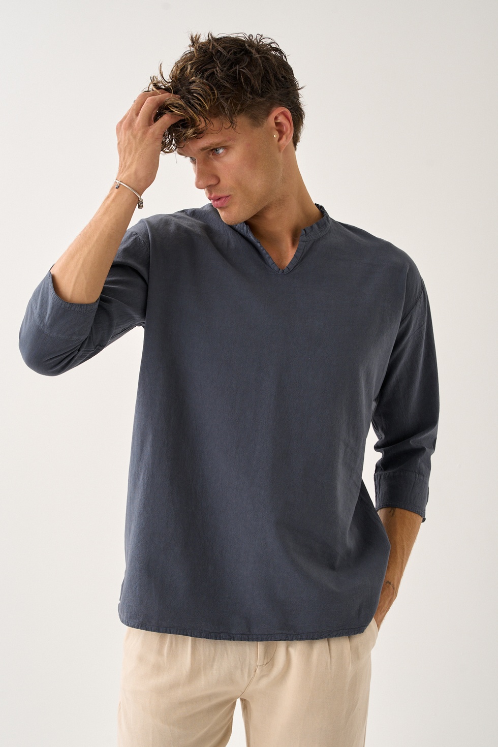 Erkek Fakir Kol V Yaka Rahat Kalıp %100 Pamuk Gömlek