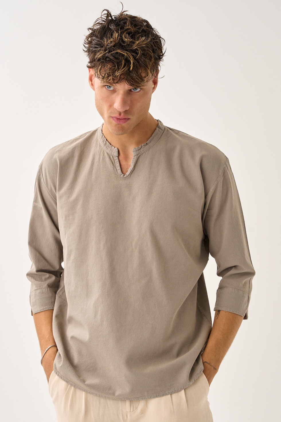 Erkek Fakir Kol V Yaka Rahat Kalıp %100 Pamuk Gömlek