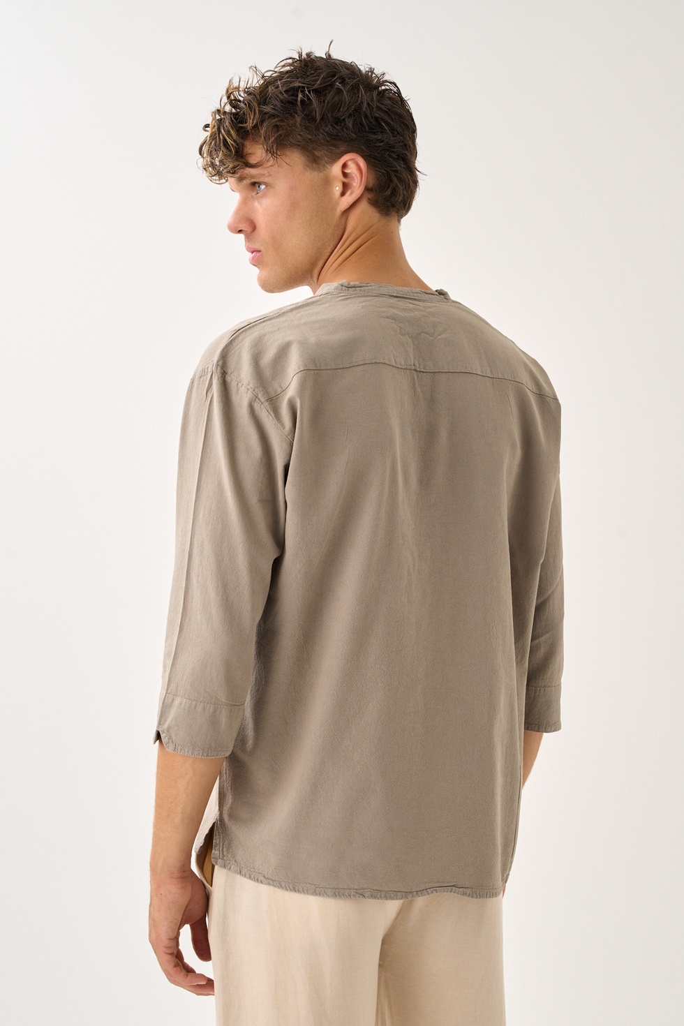 Erkek Fakir Kol V Yaka Rahat Kalıp %100 Pamuk Gömlek