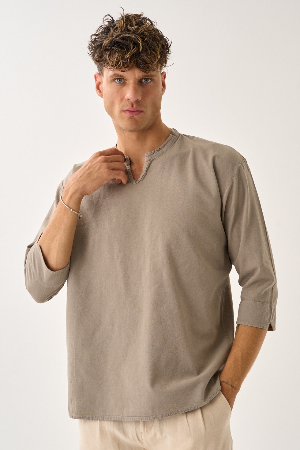 Erkek Fakir Kol V Yaka Rahat Kalıp %100 Pamuk Gömlek