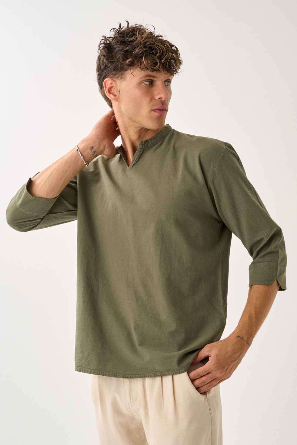 Erkek Fakir Kol V Yaka Rahat Kalıp %100 Pamuk Gömlek