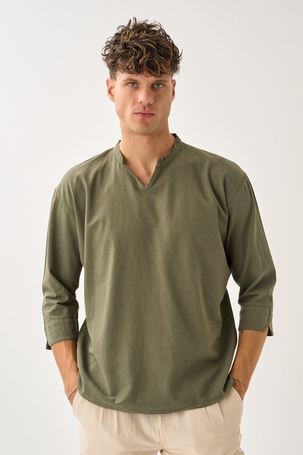 Erkek Fakir Kol V Yaka Rahat Kalıp %100 Pamuk Gömlek