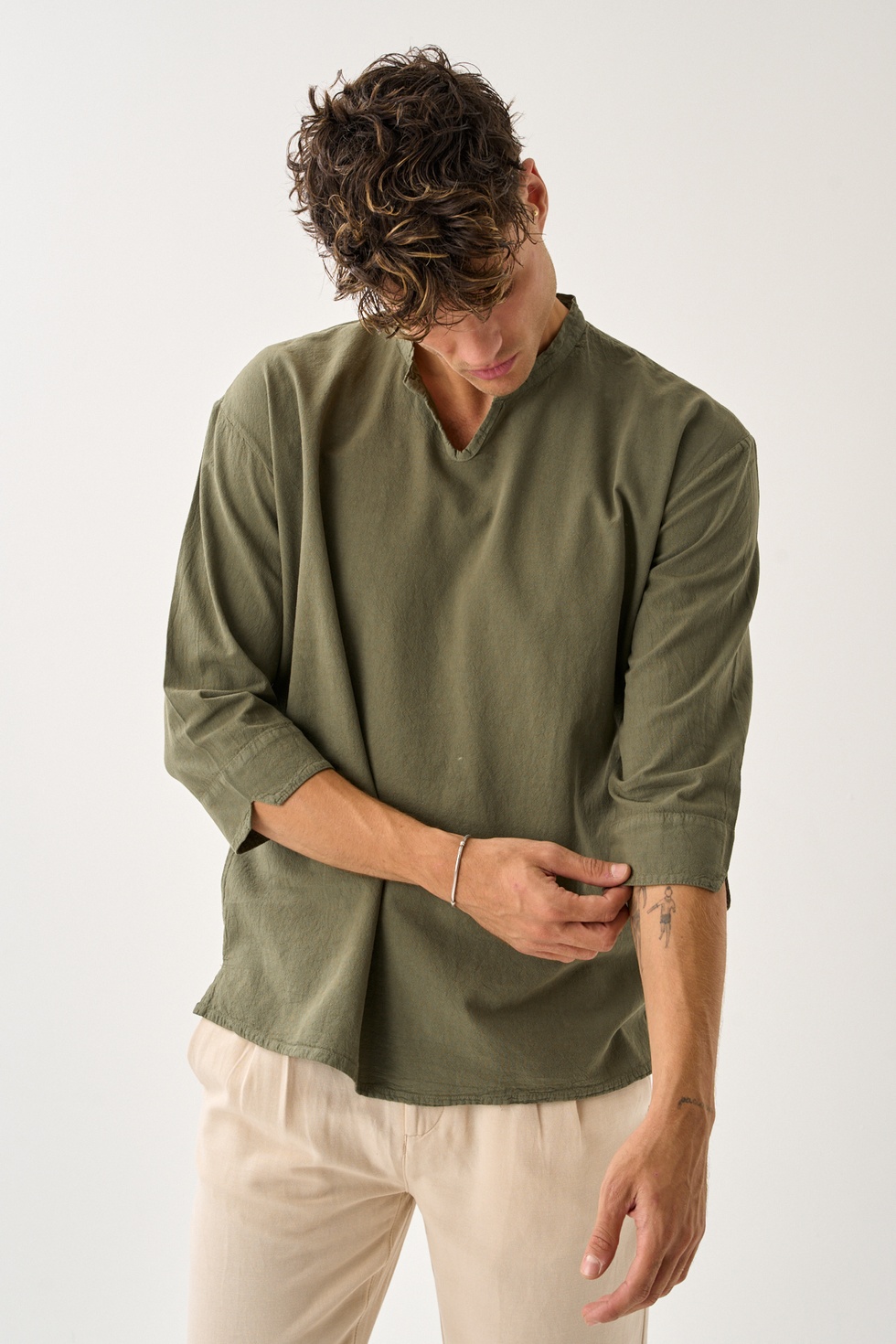 Erkek Fakir Kol V Yaka Rahat Kalıp %100 Pamuk Gömlek