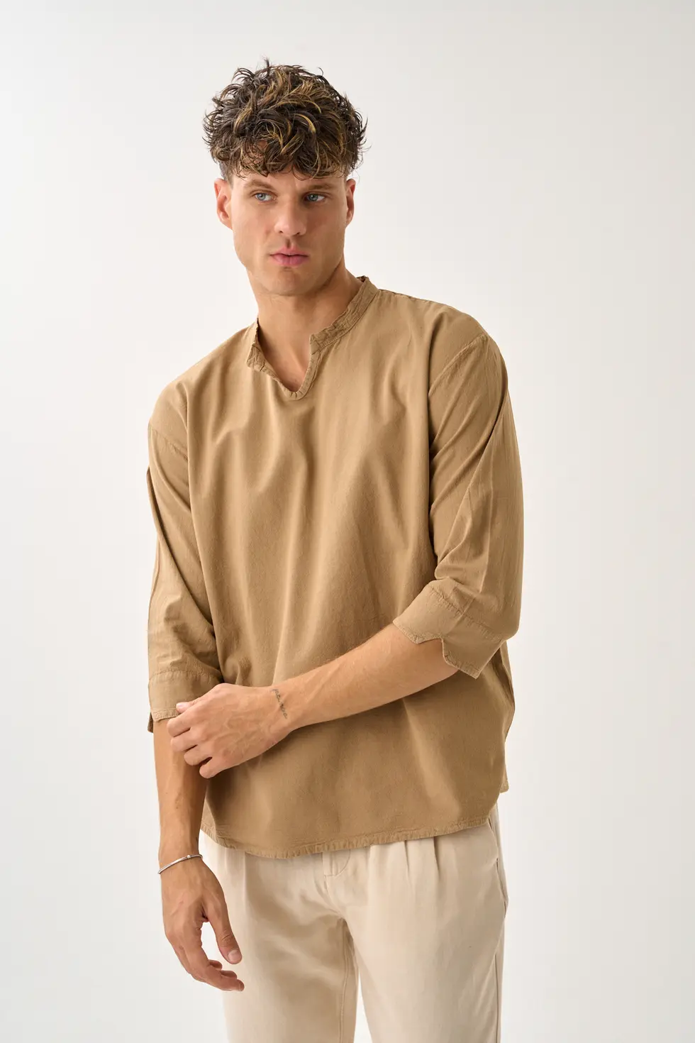 Erkek Fakir Kol V Yaka Rahat Kalıp %100 Pamuk Gömlek