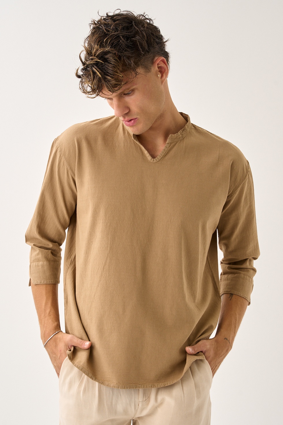 Erkek Fakir Kol V Yaka Rahat Kalıp %100 Pamuk Gömlek