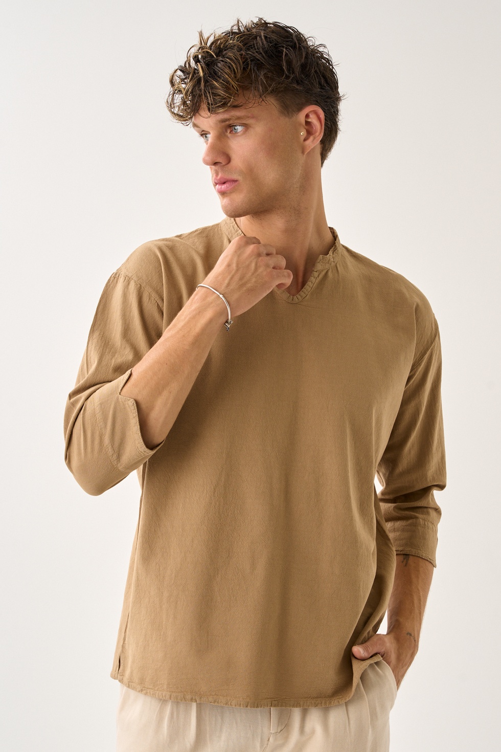 Erkek Fakir Kol V Yaka Rahat Kalıp %100 Pamuk Gömlek