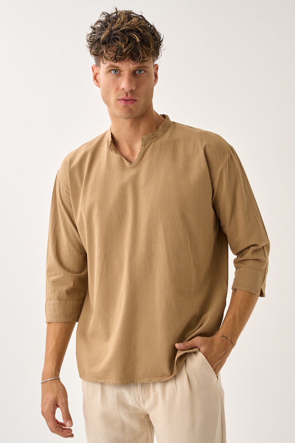 Erkek Fakir Kol V Yaka Rahat Kalıp %100 Pamuk Gömlek