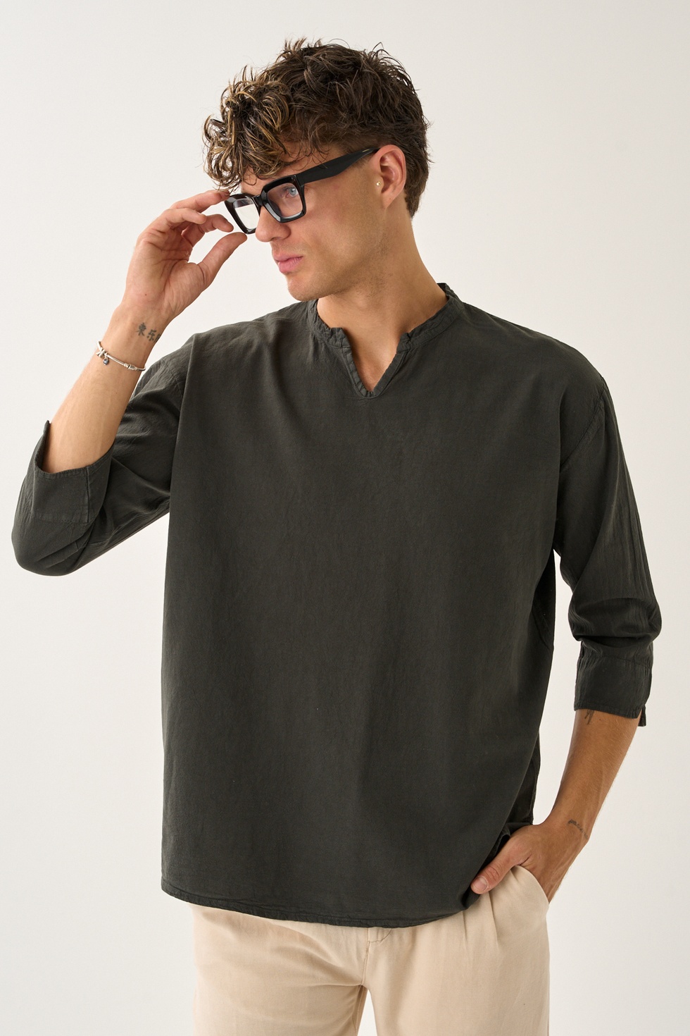 Erkek Fakir Kol V Yaka Rahat Kalıp %100 Pamuk Gömlek