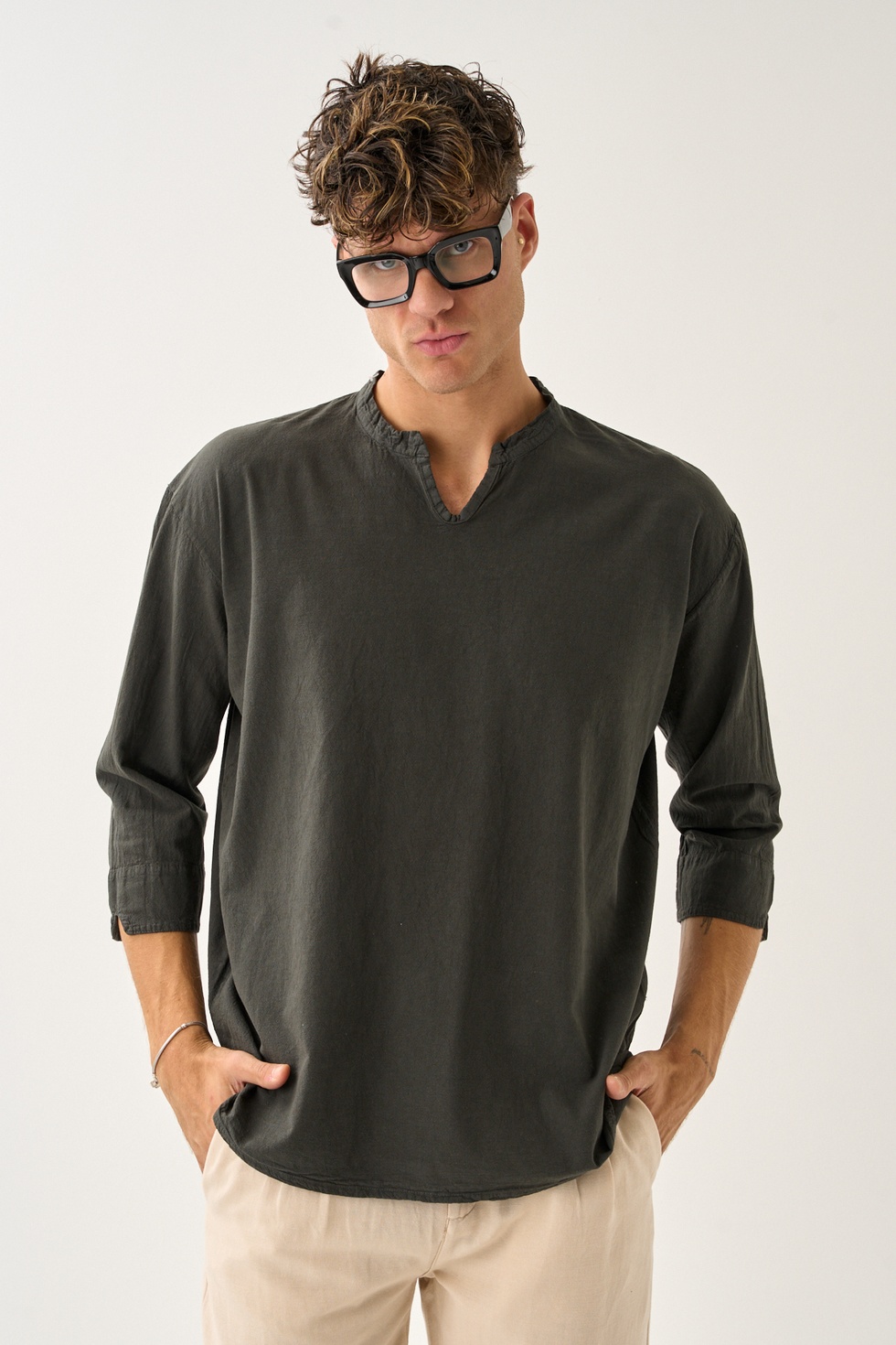 Erkek Fakir Kol V Yaka Rahat Kalıp %100 Pamuk Gömlek