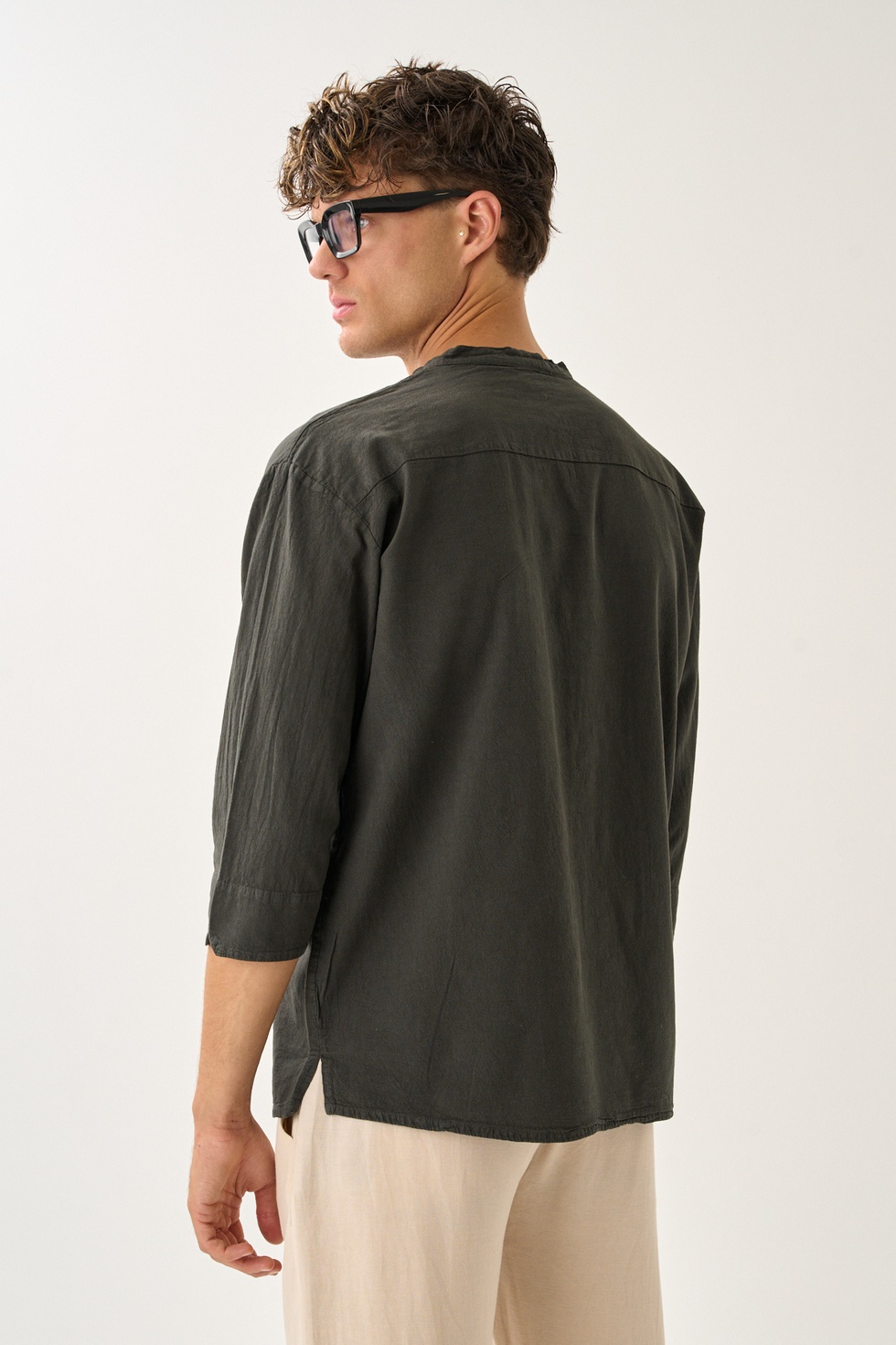 Erkek Fakir Kol V Yaka Rahat Kalıp %100 Pamuk Gömlek