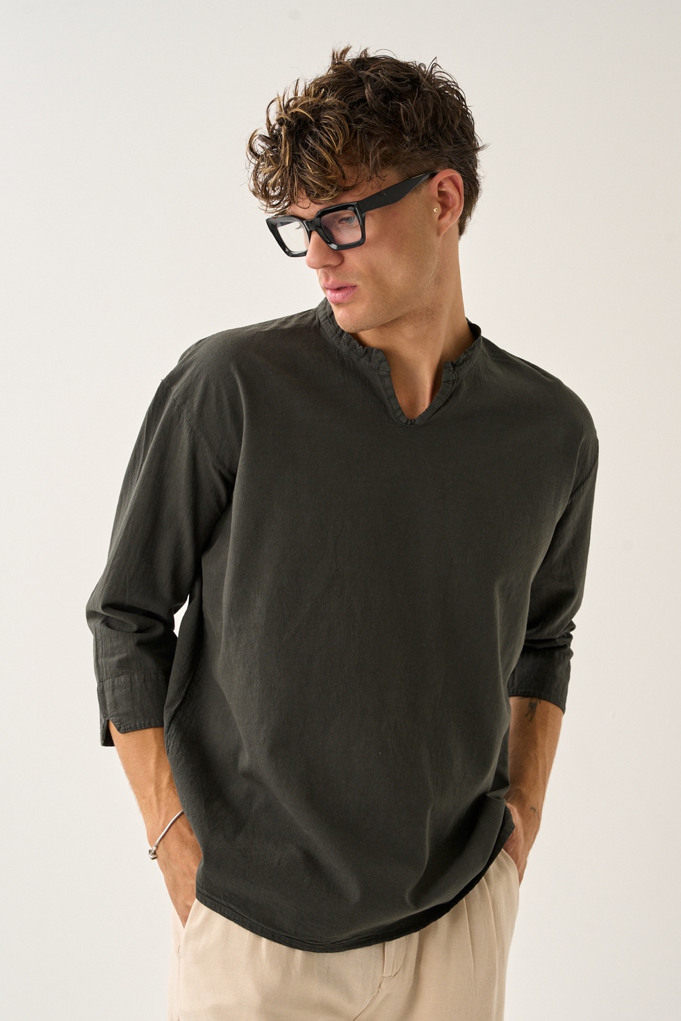 Erkek Fakir Kol V Yaka Rahat Kalıp %100 Pamuk Gömlek