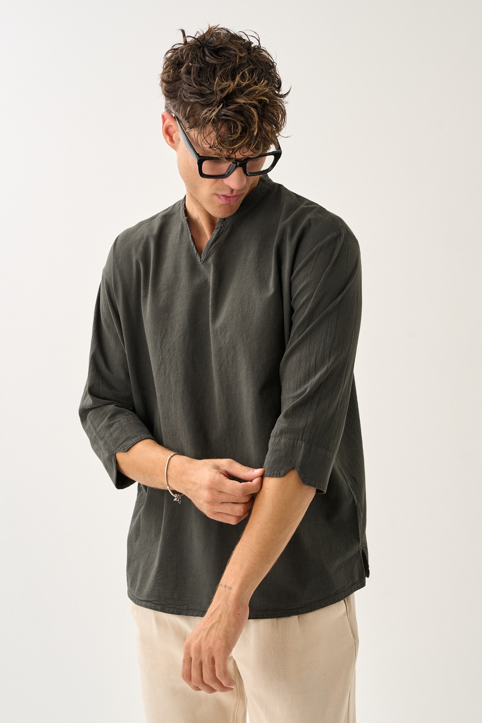 Erkek Fakir Kol V Yaka Rahat Kalıp %100 Pamuk Gömlek